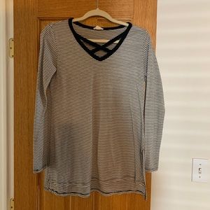 1 4 3 Story Blank and White Stripped Shirt Size S